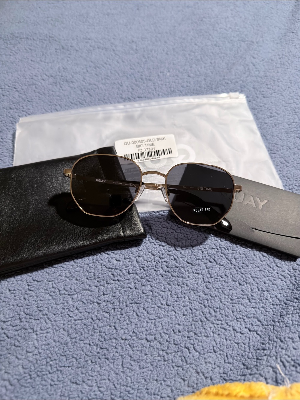 Quay Sunglasses Big Time Gold Frame Smoke Polarized Lens $80 MSRP